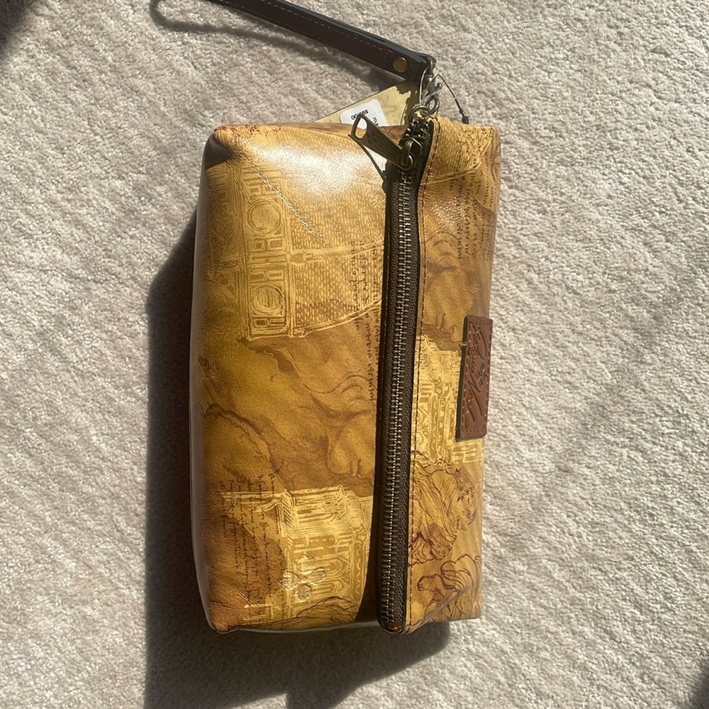 NWT ladies Patricia Nash Tan Leather Folded Clutch w/detachable wrist strap